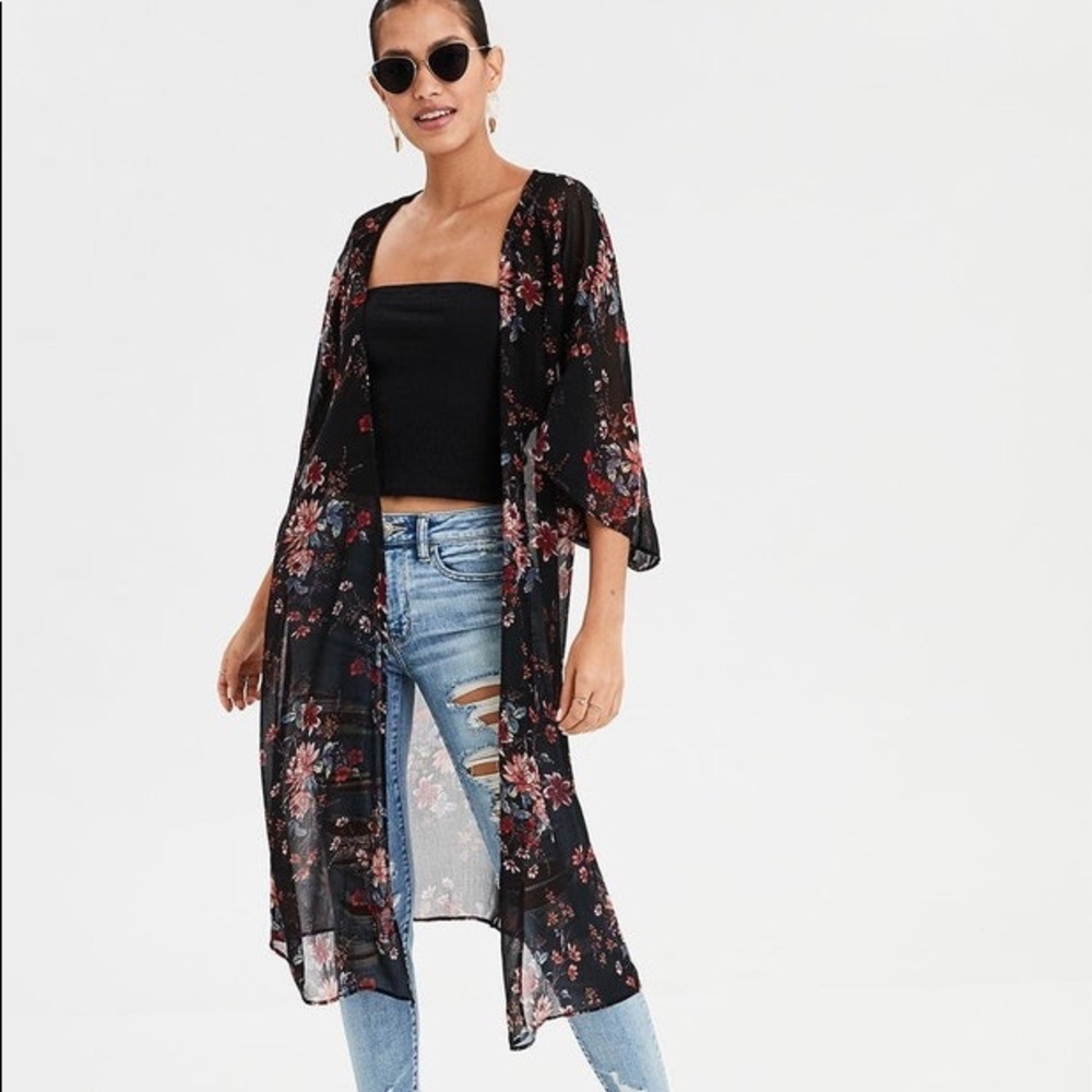American Eagle black floral kimono size medium.